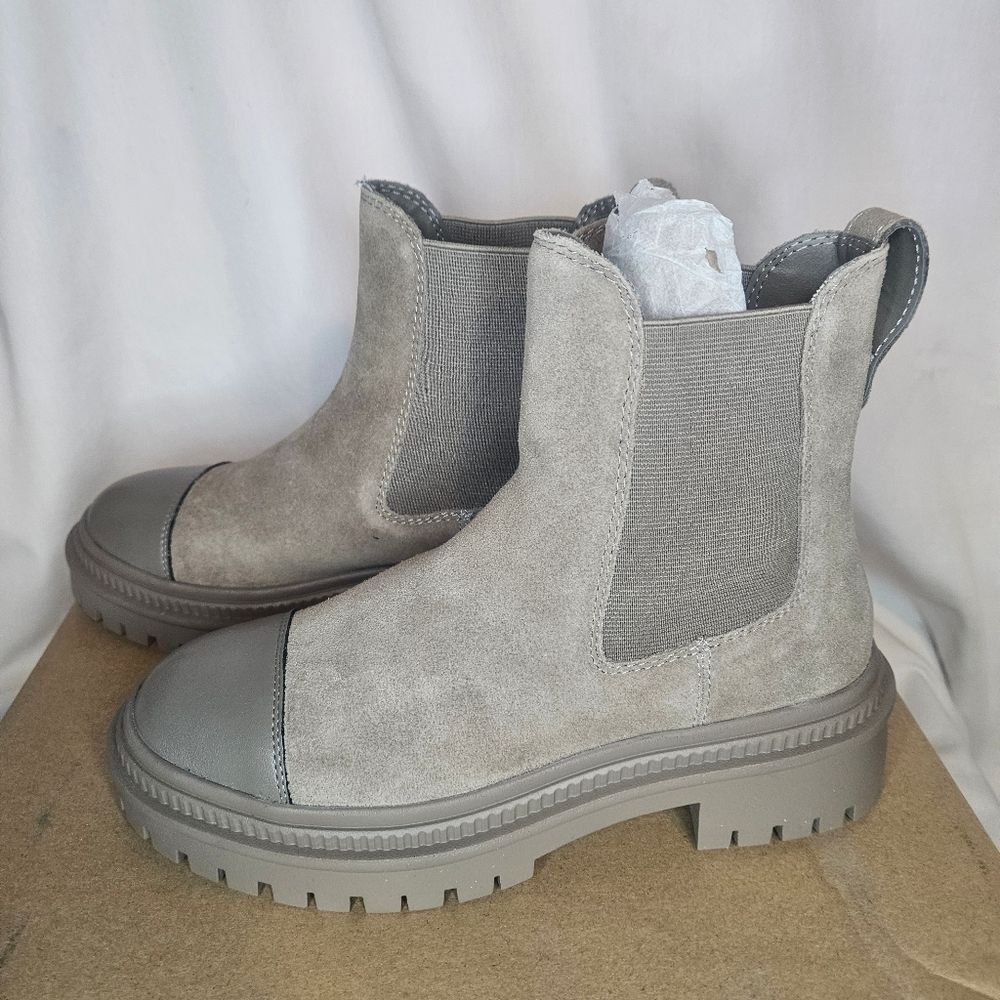 Steve Madden Mayslie Taupe Suede Chelsea Boots Size 5